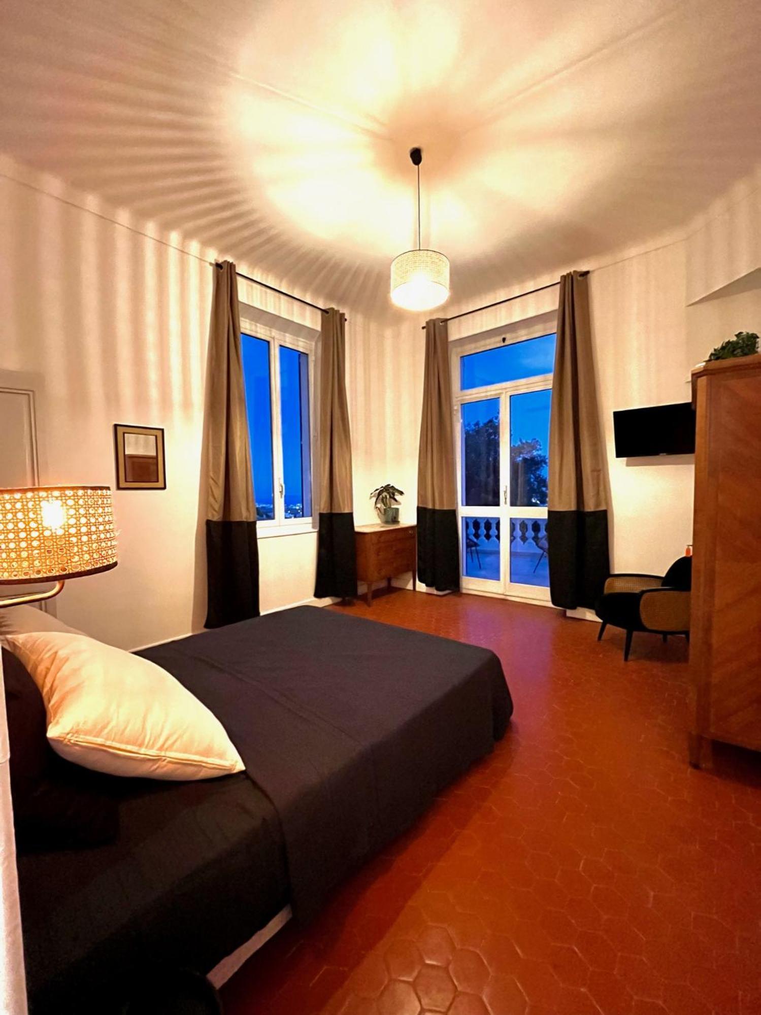 Villa Les Roches 망들리유 라 나플 외부 사진